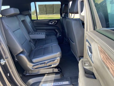 Used 2023 Chevrolet Suburban LT image 13