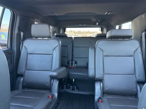 Used 2023 Chevrolet Suburban High Country image 24