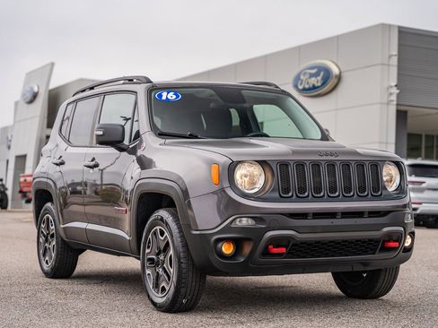 Used 2016 Jeep Renegade Trailhawk w/ Safety & Security Group image 1