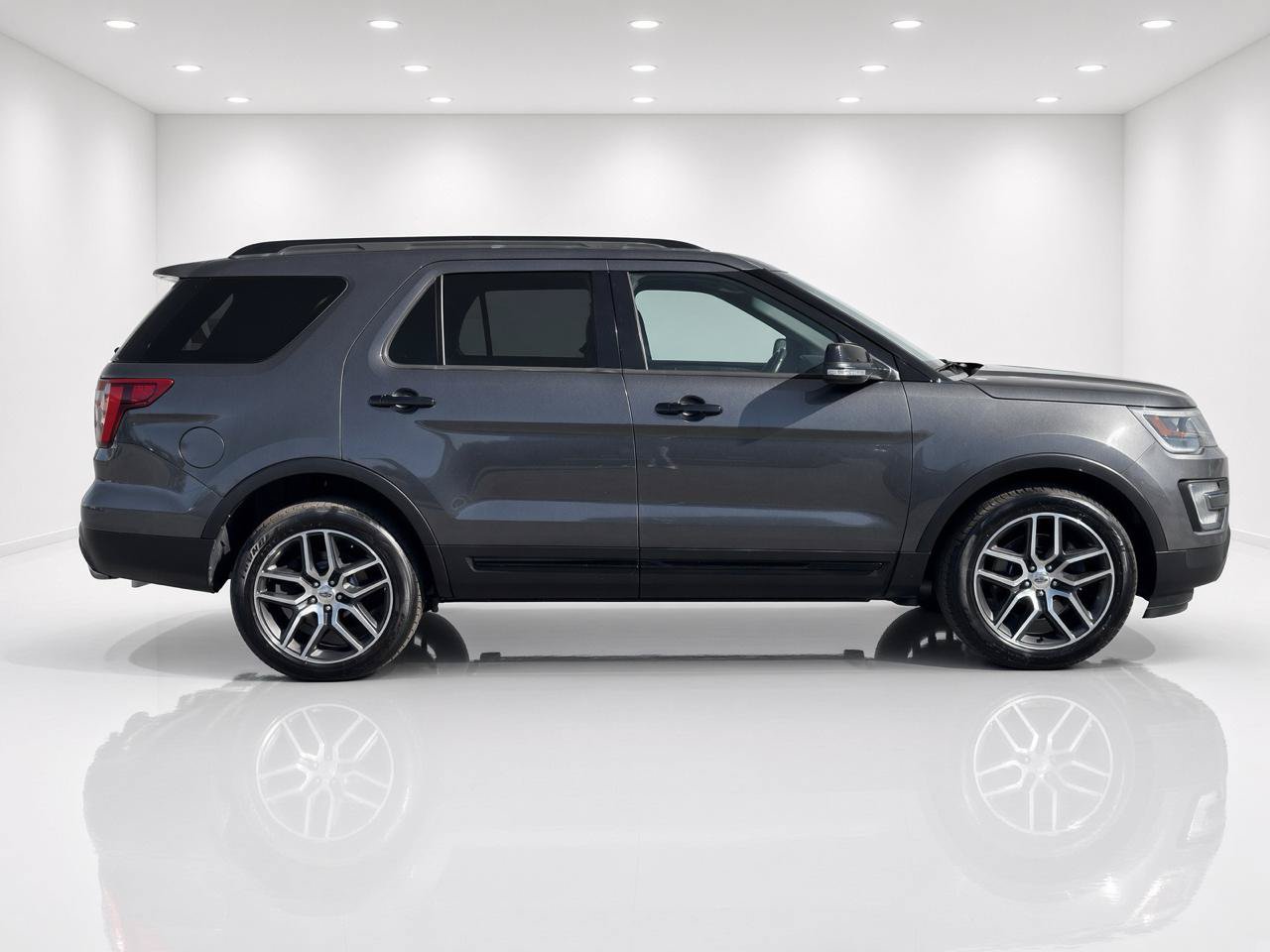 Used 2017 Ford Explorer Sport w/ Equipment Group 401A AWD/4WD image 7