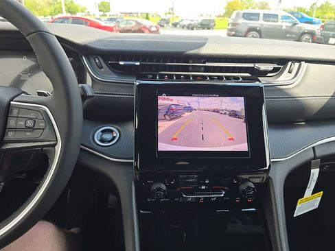 New 2025 Jeep Grand Cherokee Altitude image 20