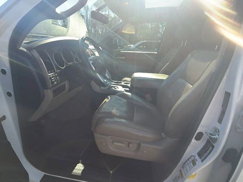 Used 2016 Toyota Sequoia Platinum image 34