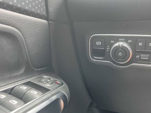 Used 2026 Mercedes-Benz GLB 250 4MATIC image 42