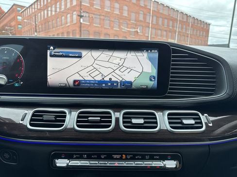 Certified 2025 Mercedes-Benz GLS 450 4MATIC image 36