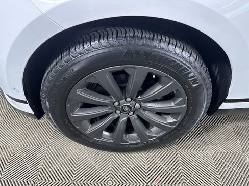 Used 2018 Land Rover Range Rover Velar R-Dynamic SE image 10