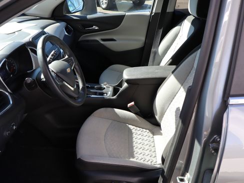 Used 2023 Chevrolet Equinox LT w/ Driver Convenience Package image 16