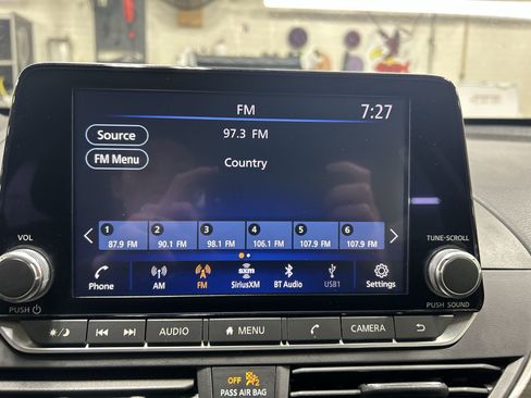Used 2024 Nissan Altima 2.5 SV FWD image 14