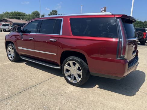 Used 2019 Cadillac Escalade ESV Luxury AWD/4WD image 8