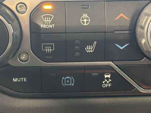 Used 2025 Jeep Wrangler Unlimited Sahara AWD/4WD image 18