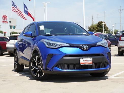Used 2022 Toyota C-HR XLE FWD image 2