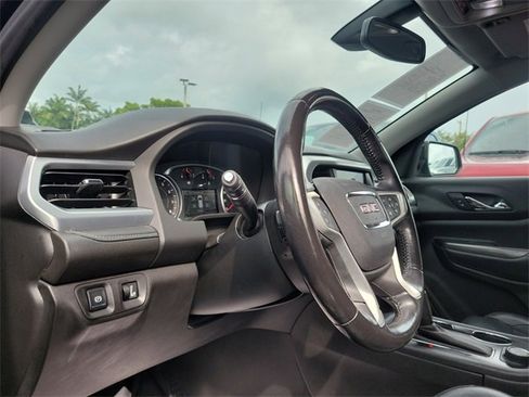 Used 2018 GMC Acadia SLT image 10