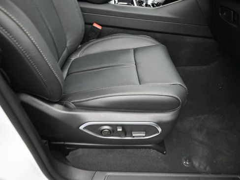 New 2026 Jeep Grand Wagoneer L 2WD image 38