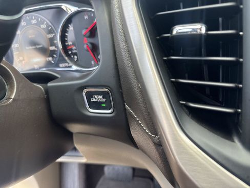 Used 2019 GMC Acadia Denali w/ Technology Package AWD/4WD image 25