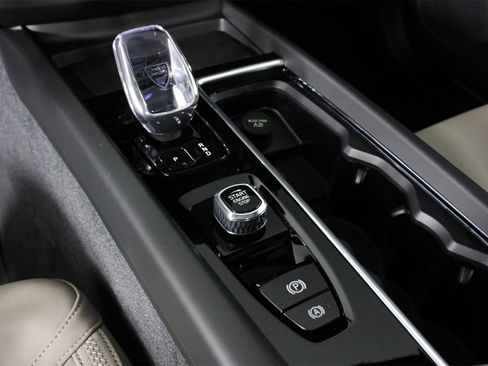 New 2026 Volvo XC60 B5 Plus w/ Protection Package Premier image 7