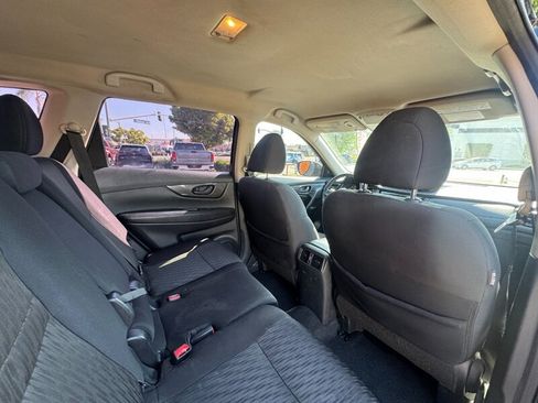 Used 2020 Nissan Rogue S FWD image 38