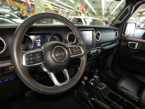 Used 2023 Jeep Wrangler Unlimited Sahara w/ Cold Weather Group image 18