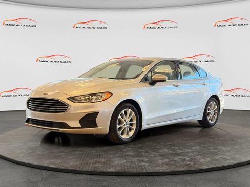 Used 2019 Ford Fusion SE image 3