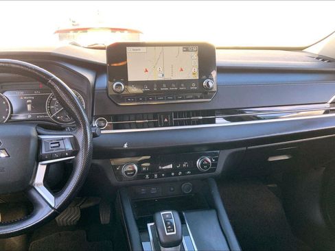 Used 2022 Mitsubishi Outlander SE image 6