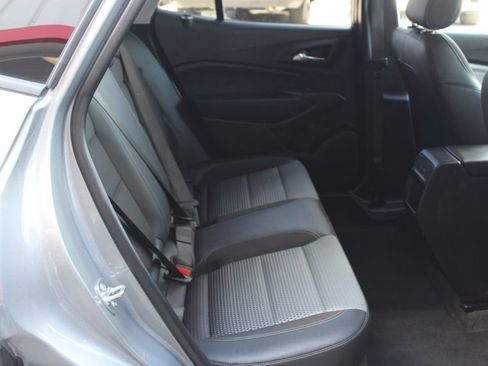 Used 2025 Chevrolet Trax LT w/ LT Convenience Package FWD image 24