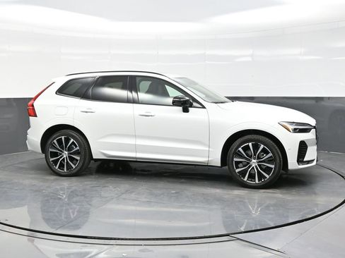 Used 2024 Volvo XC60 B5 Plus image 8