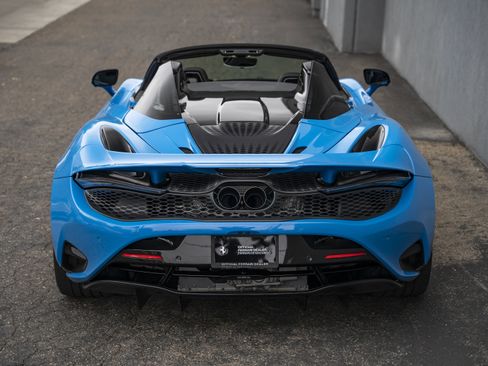 Used 2026 McLaren 750S Spider RWD image 4