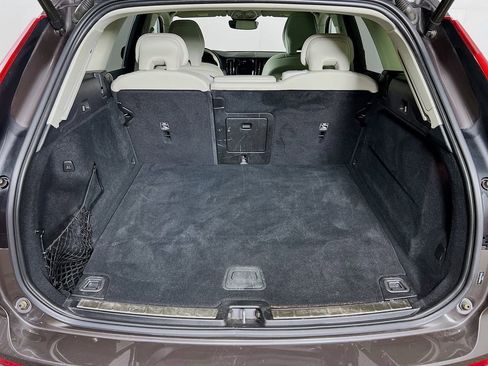 Used 2023 Volvo XC60 T8 Plus image 26