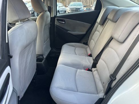 Used 2019 Toyota Yaris LE image 11