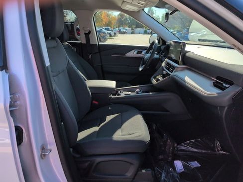 New 2026 Ford Explorer Active image 12