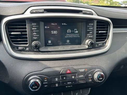 Used 2017 Kia Sorento AWD w/ LX Convenience Package image 4