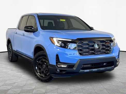 Used 2025 Honda Ridgeline TrailSport+ image 3