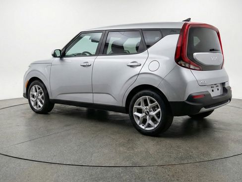 Used 2025 Kia Soul LX w/ LX Technology Package FWD image 6