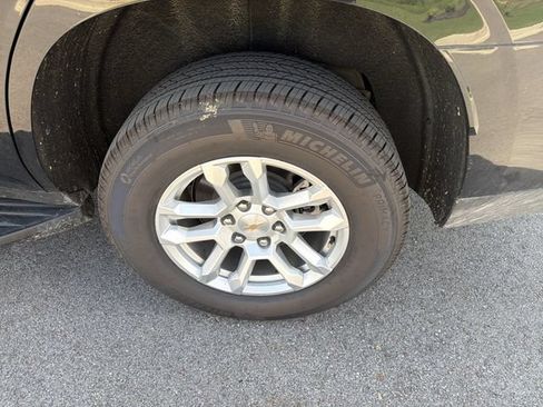Used 2026 Chevrolet Tahoe LS RWD image 23