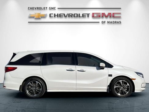 Used 2023 Honda Odyssey Elite image 2