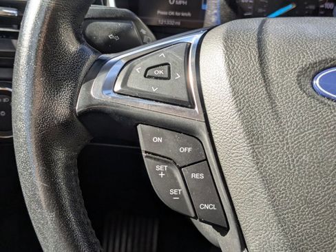Used 2018 Ford Fusion Titanium FWD image 4