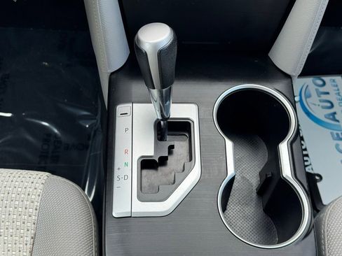 Used 2012 Toyota Camry LE image 30
