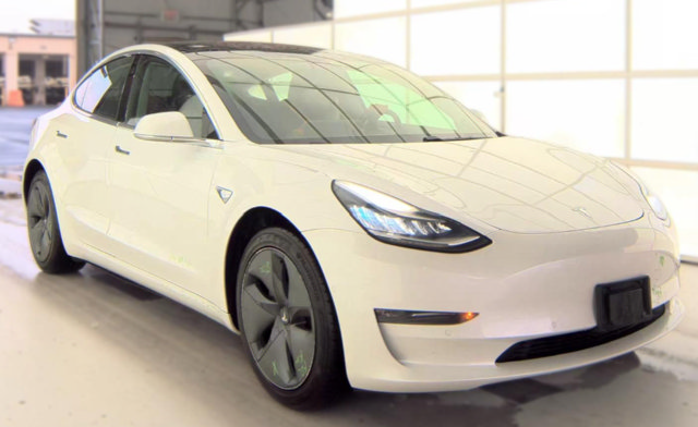 Used 2018 Tesla Model 3 Long Range RWD image 3