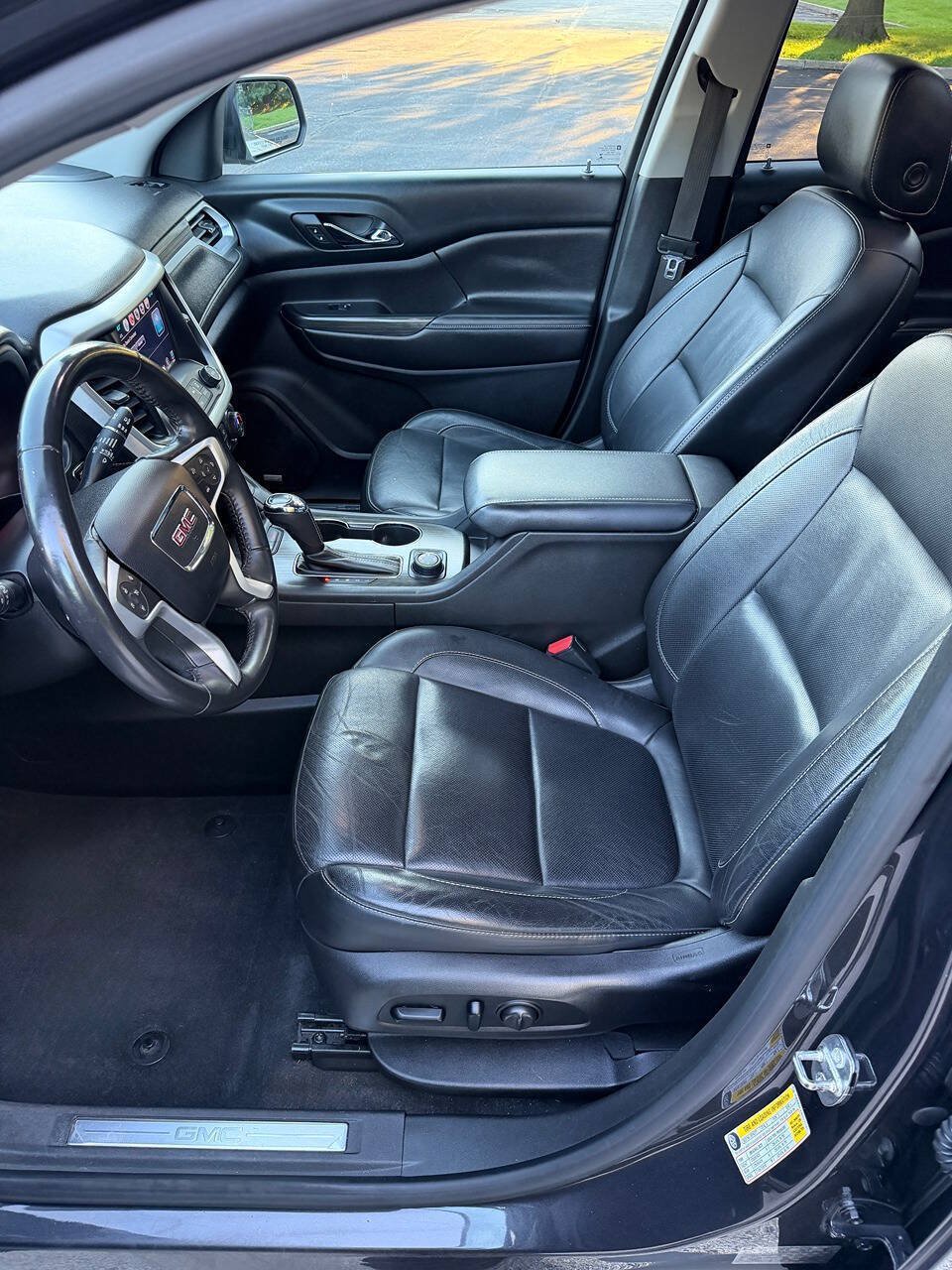 Used 2017 GMC Acadia SLT w/ LPO, Floor Liner Package AWD/4WD image 19