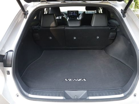 Used 2022 Toyota Venza XLE AWD/4WD image 16