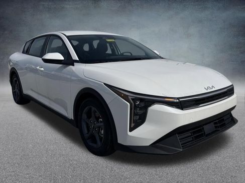 New 2026 Kia K4 LXS image 2