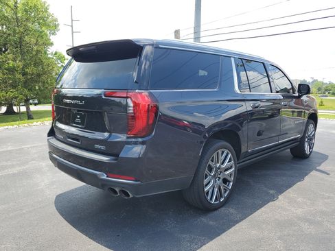Used 2025 GMC Yukon XL Denali Ultimate AWD/4WD image 3