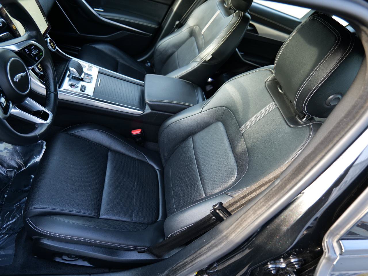 Used 2024 Jaguar XF R-Dynamic SE AWD/4WD image 14