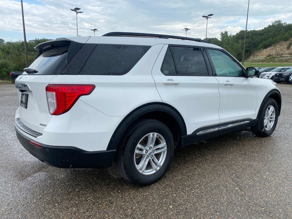 Used 2023 Ford Explorer XLT AWD/4WD image 8
