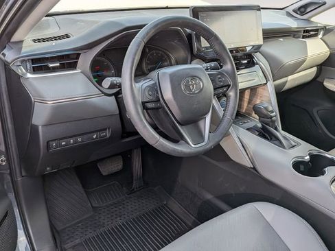 Used 2021 Toyota Venza Limited image 10