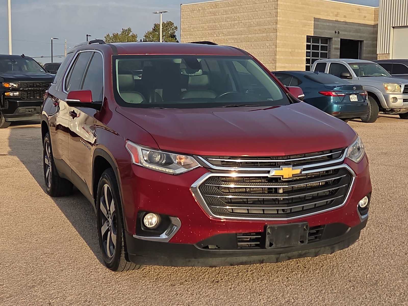 Used 2018 Chevrolet Traverse LT FWD image 3