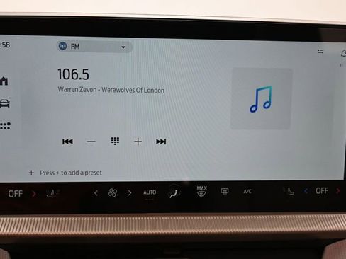 Used 2025 Ford Explorer Active w/ Active Comfort Package image 17