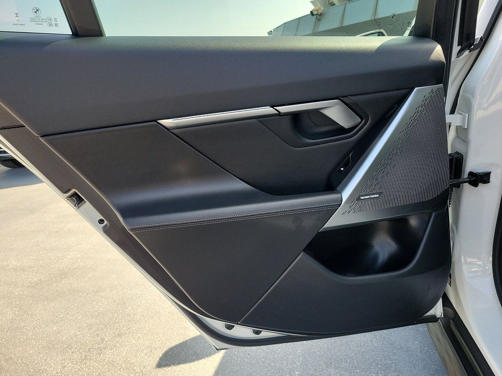 Used 2024 BMW i5 eDrive40i w/ Convenience Package RWD image 15