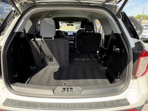 Used 2022 Ford Explorer XLT w/ Equipment Group 202A RWD image 9