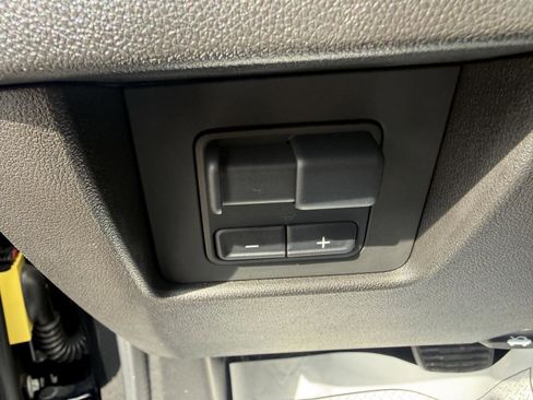 Used 2025 Chevrolet Colorado Trail Boss AWD/4WD image 12