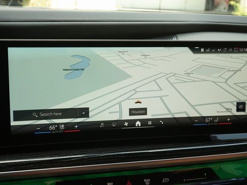 Used 2025 BMW 740i image 10