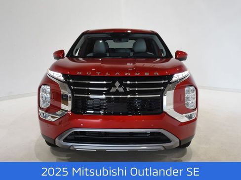 New 2025 Mitsubishi Outlander SE image 2